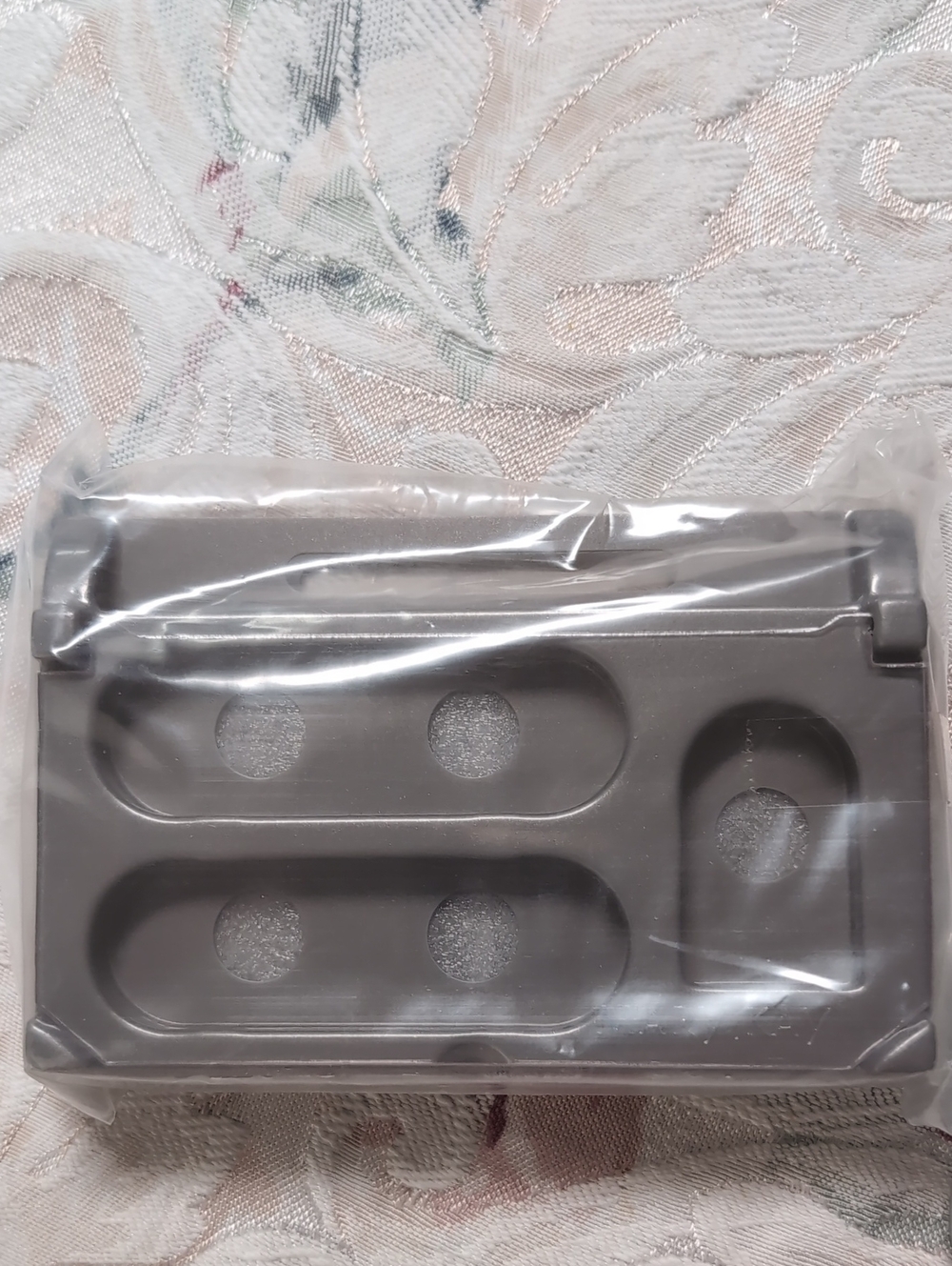 Color ID Makeup Case - Picture 2 of 3